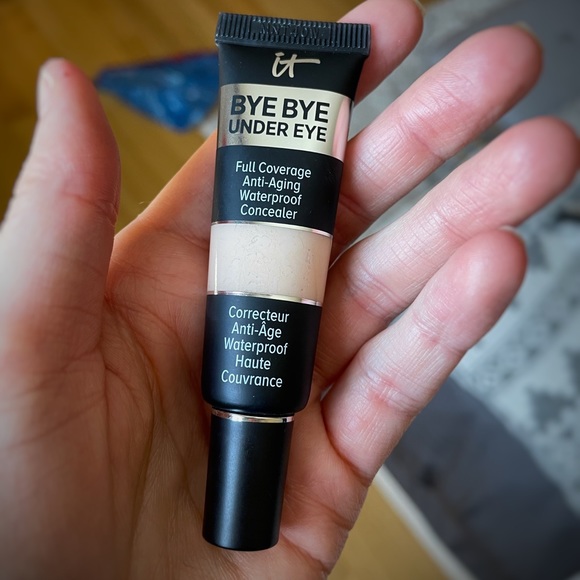 SOLD / IT Cosmetics Bye Bye Under Eye Concealer - Picture 1 of 6